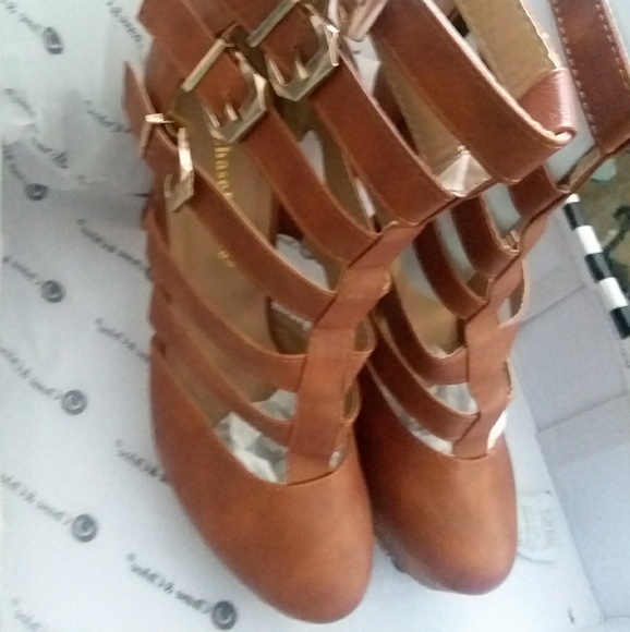 TANGY Cage Buckle Platform Stilleto Booties - Picture 4 of 7